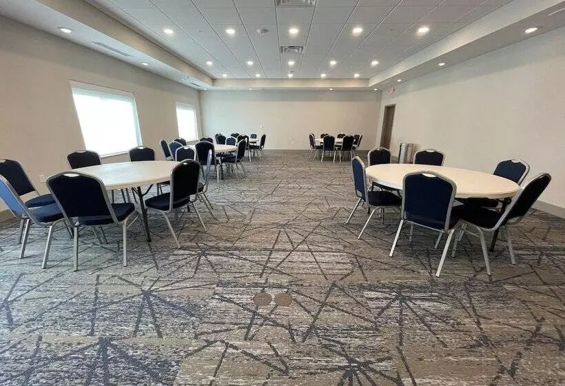 ホテル Holiday Inn Express & Suites   Ft. Smith   Airport, An Ihg