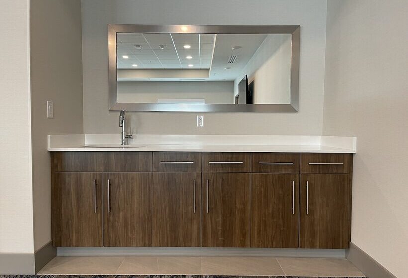 فندق Holiday Inn Express & Suites Ft. Smith Airport, An Ihg