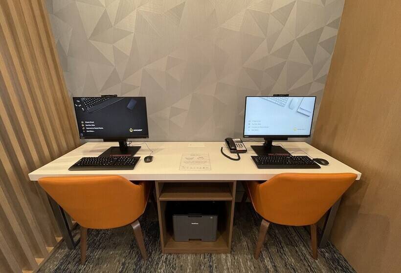 فندق Holiday Inn Express & Suites Ft. Smith Airport, An Ihg