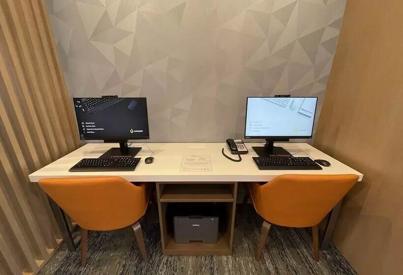 ホテル Holiday Inn Express & Suites   Ft. Smith   Airport, An Ihg