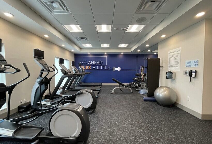 فندق Holiday Inn Express & Suites Ft. Smith Airport, An Ihg