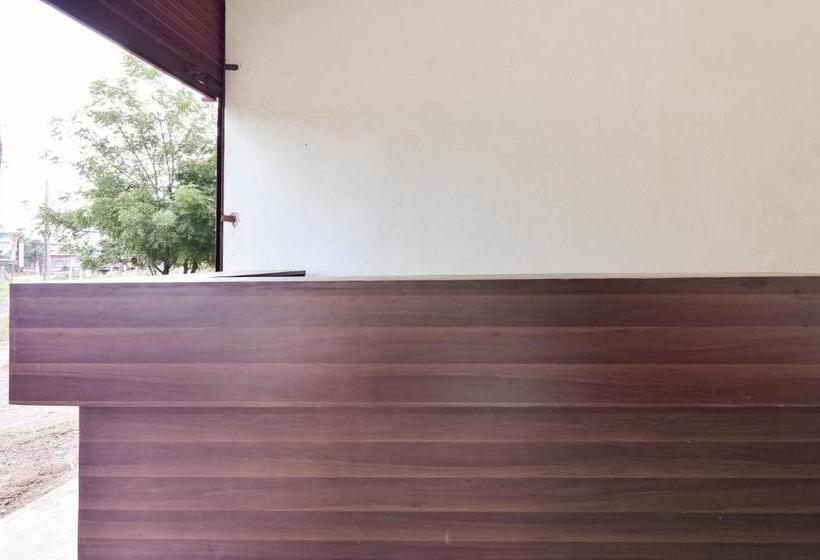 בית מלון כפרי Oyo 75657  Omkar Lodge