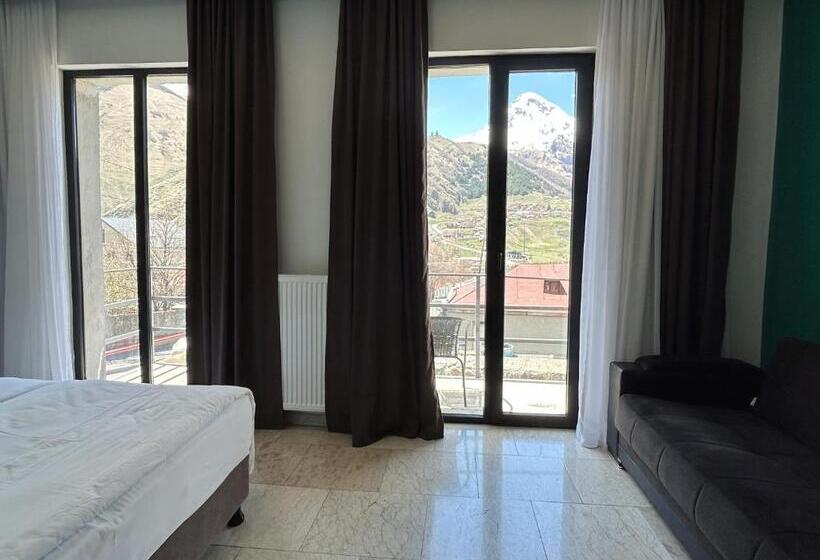 هتل Shushabandi Kazbegi