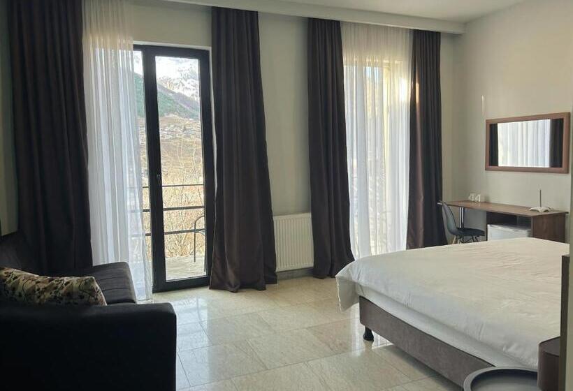 هتل Shushabandi Kazbegi