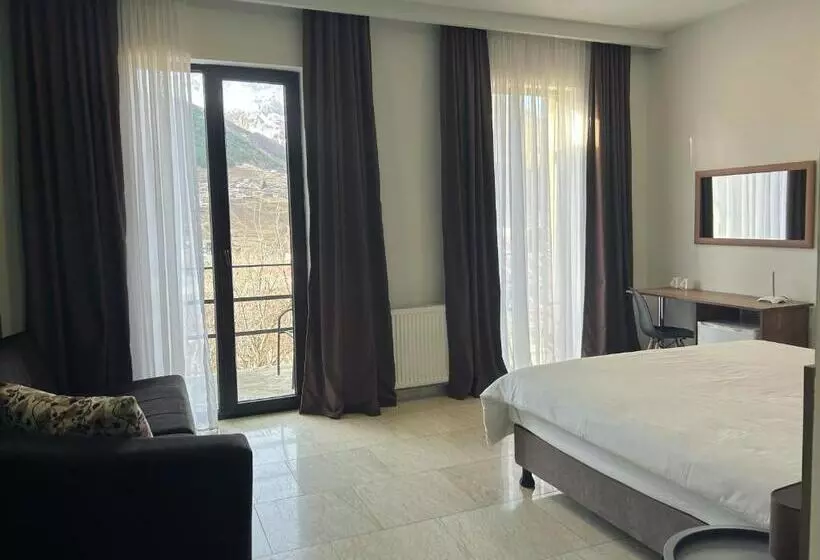 هتل Shushabandi Kazbegi