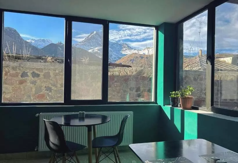 هتل Shushabandi Kazbegi