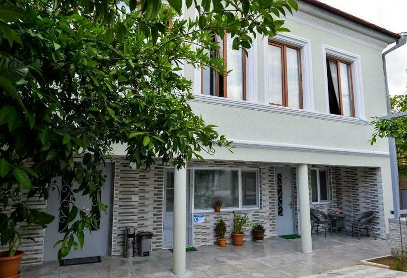 پانسیون Cozy House