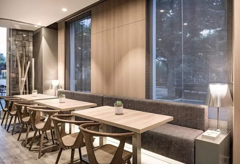 Ac Hotel Burgos By Marriott