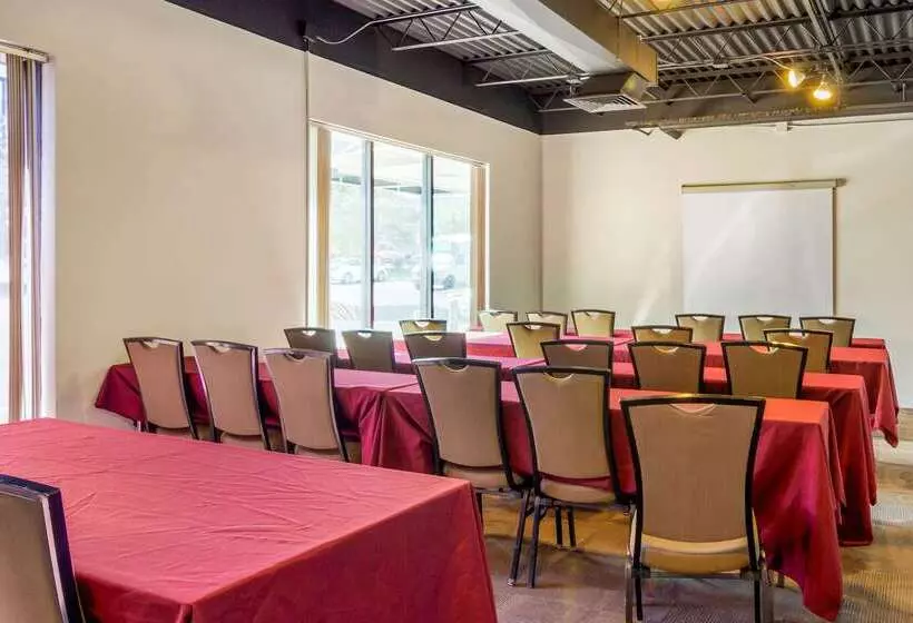 Отель Comfort Inn Denver Central