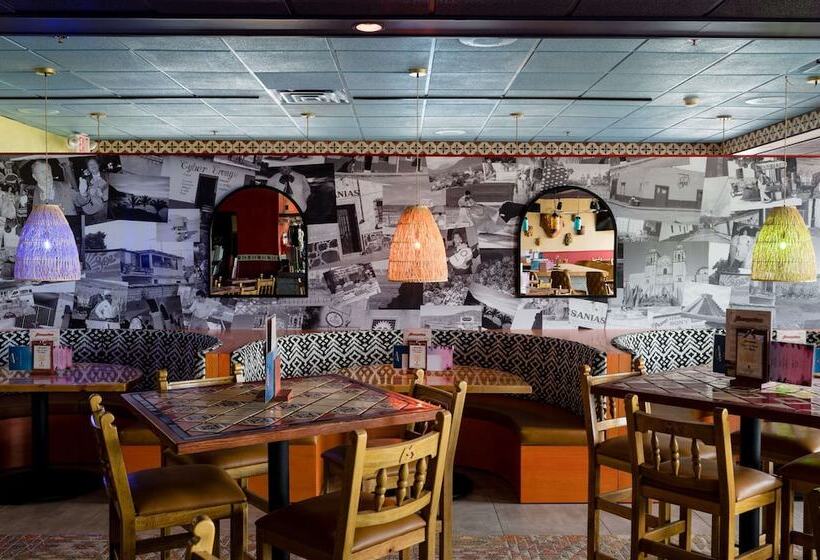 هتل Comfort Inn & Suites Logan International Airport