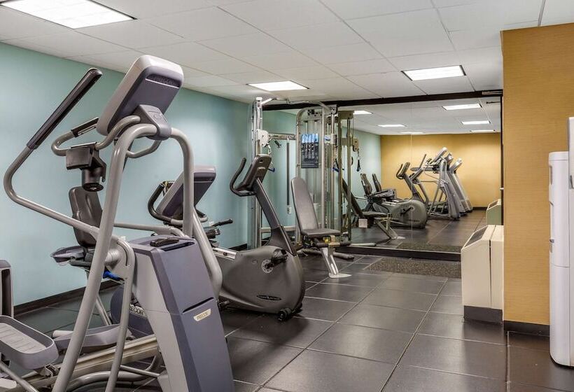 هتل Comfort Inn & Suites Logan International Airport