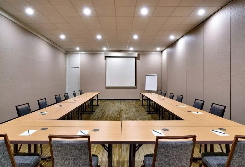 Hotelli Courtyard By Marriott Charlotte Airport/billy Graham Parkway