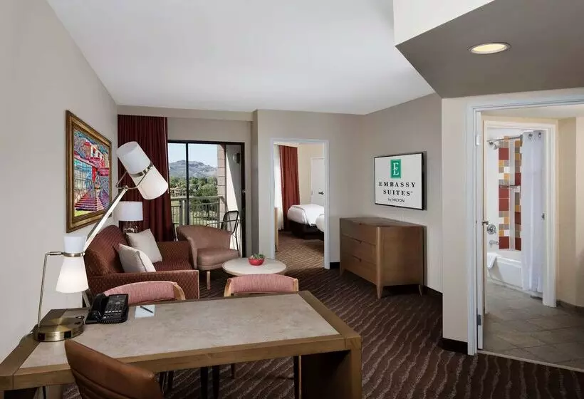 هتل Embassy Suites By Hilton Phoenix Scottsdale