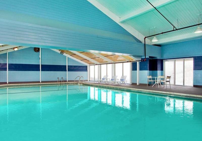 هتل Four Points By Sheraton Cleveland Airport