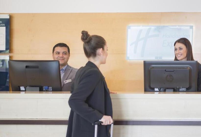 هتل Holiday Inn Express Molins De Rei, An Ihg
