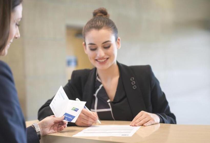 هتل Holiday Inn Express Molins De Rei, An Ihg