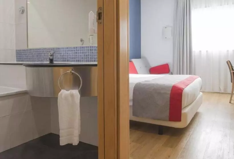 فندق Holiday Inn Express Molins De Rei, An Ihg