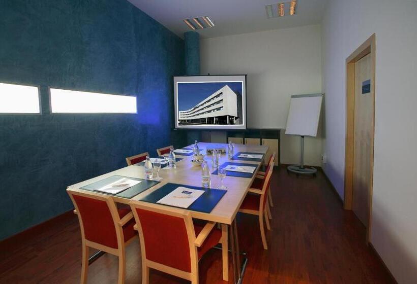 هتل Holiday Inn Express Molins De Rei, An Ihg