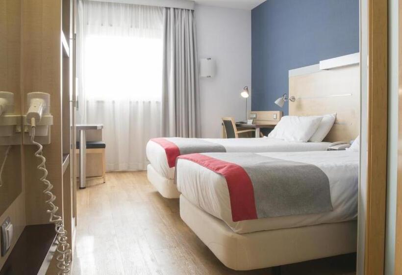 هتل Holiday Inn Express Molins De Rei, An Ihg