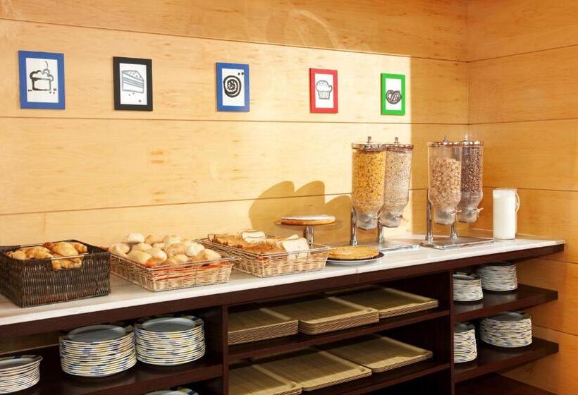 هتل Holiday Inn Express Molins De Rei, An Ihg