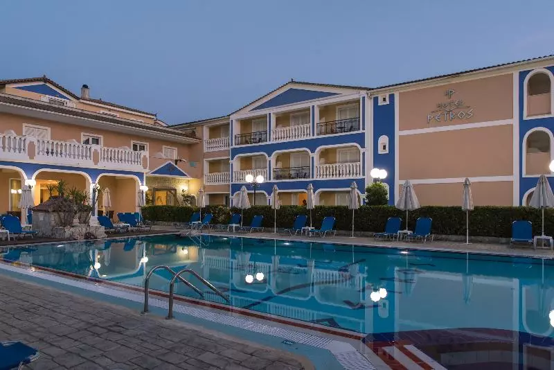 هتل Petros