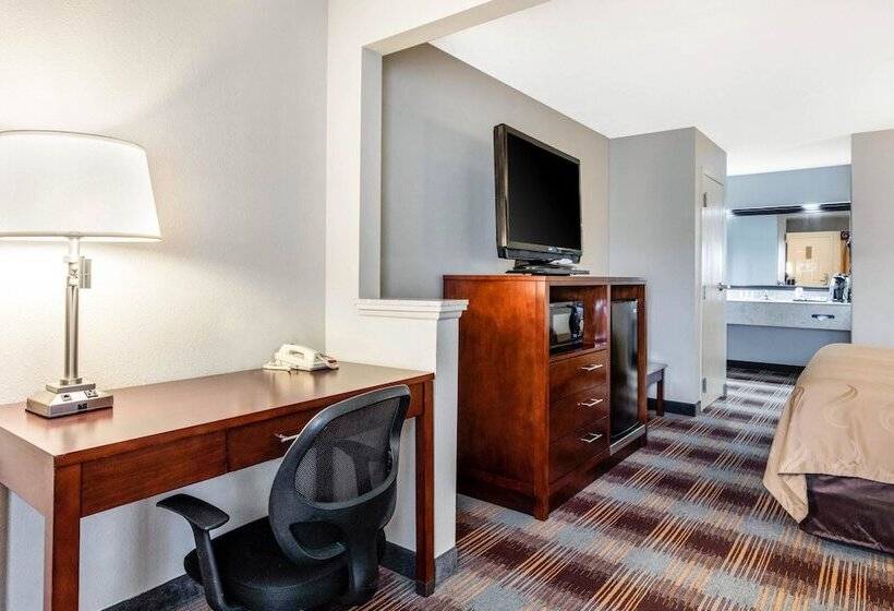 فندق Quality Inn Airport I240