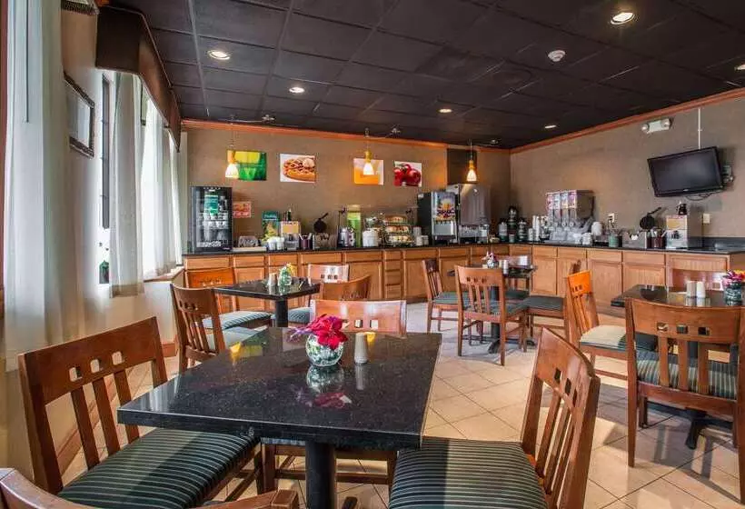 هتل Quality Inn & Suites Hanes Mall