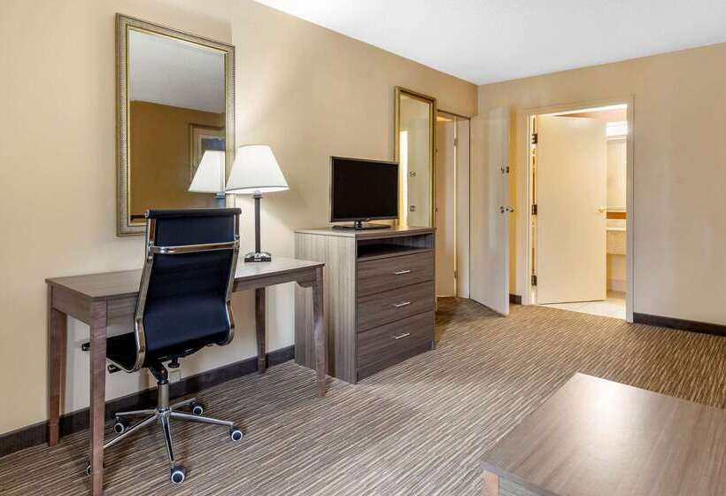 בית מלון כפרי Quality Inn & Suites Hanes Mall