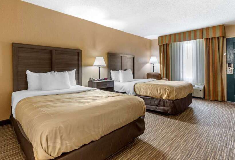 בית מלון כפרי Quality Inn & Suites Hanes Mall