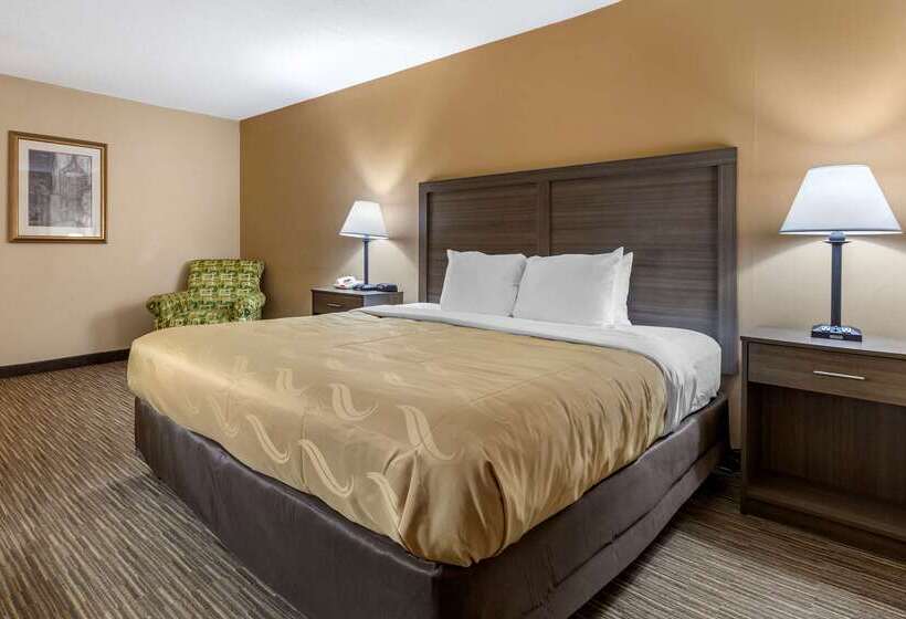 בית מלון כפרי Quality Inn & Suites Hanes Mall