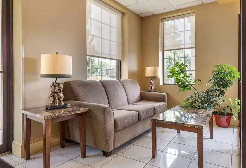 هتل Quality Inn & Suites Hanes Mall