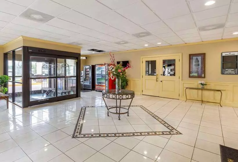 هتل Quality Inn & Suites Hanes Mall