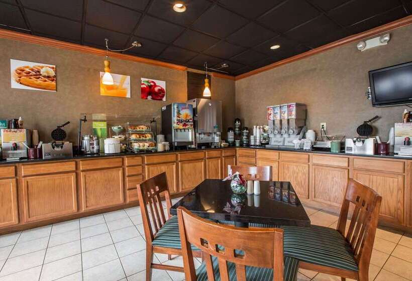 בית מלון כפרי Quality Inn & Suites Hanes Mall