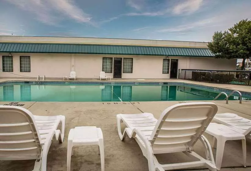 هتل Quality Inn & Suites Hanes Mall