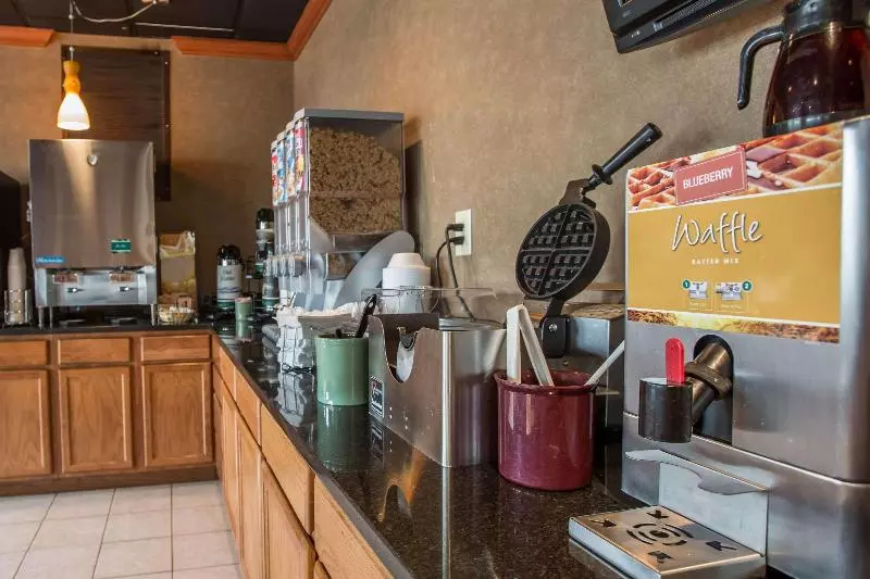 هتل Quality Inn & Suites Hanes Mall