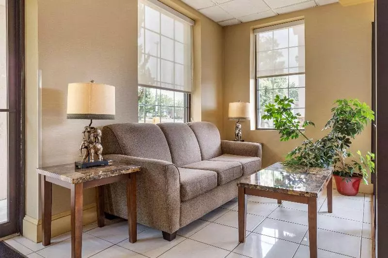 هتل Quality Inn & Suites Hanes Mall