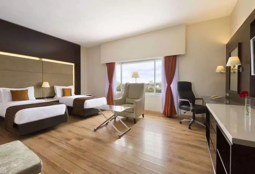 בית מלון כפרי Ramada Chennai Egmore