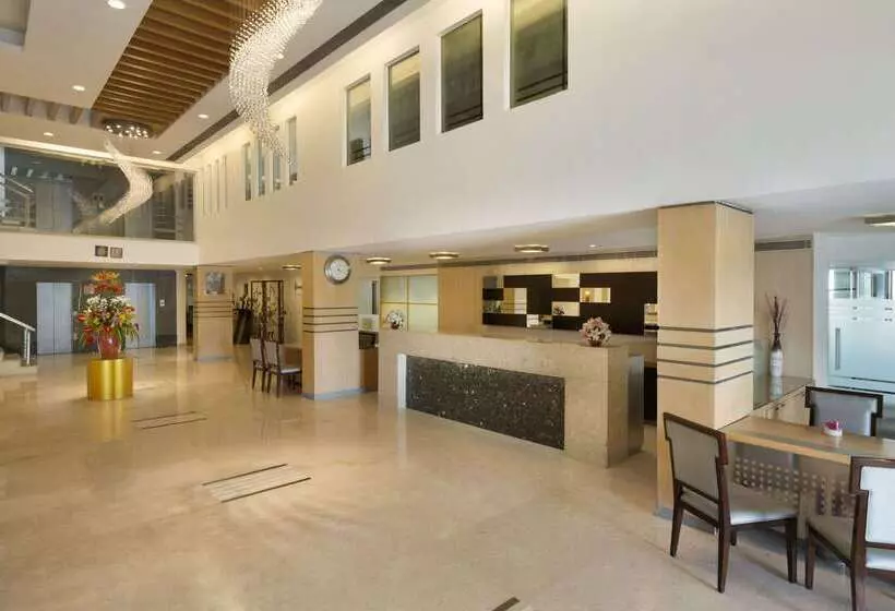 בית מלון כפרי Ramada Chennai Egmore