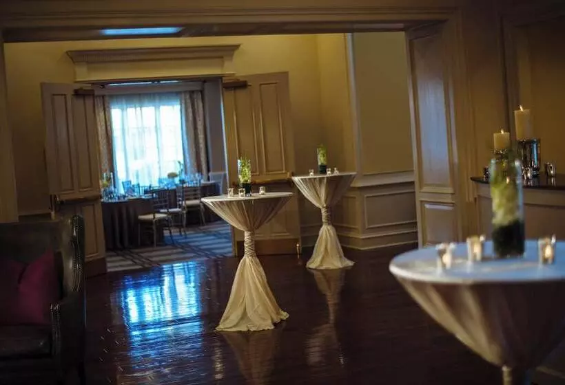 هتل The Lindy Renaissance Charleston