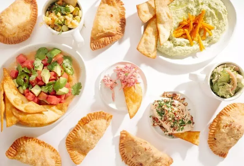 هتل The Lindy Renaissance Charleston