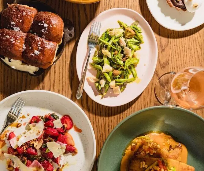 هتل The Lindy Renaissance Charleston