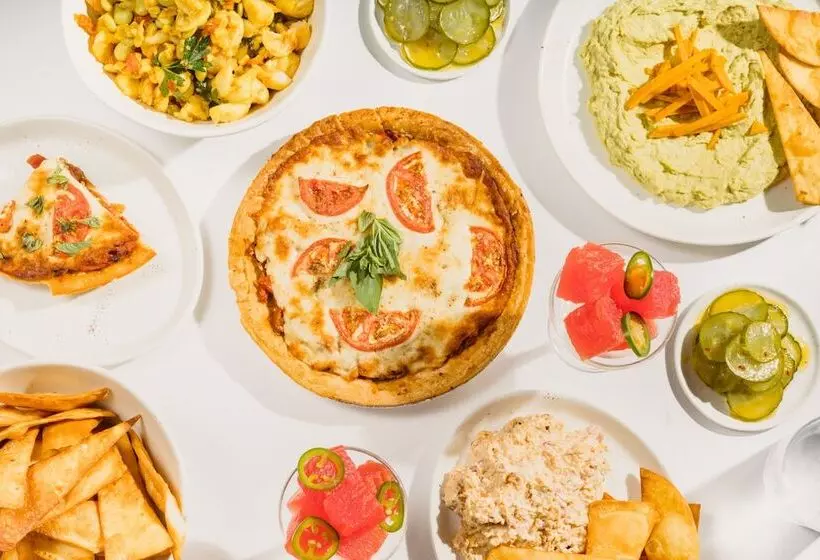 هتل The Lindy Renaissance Charleston