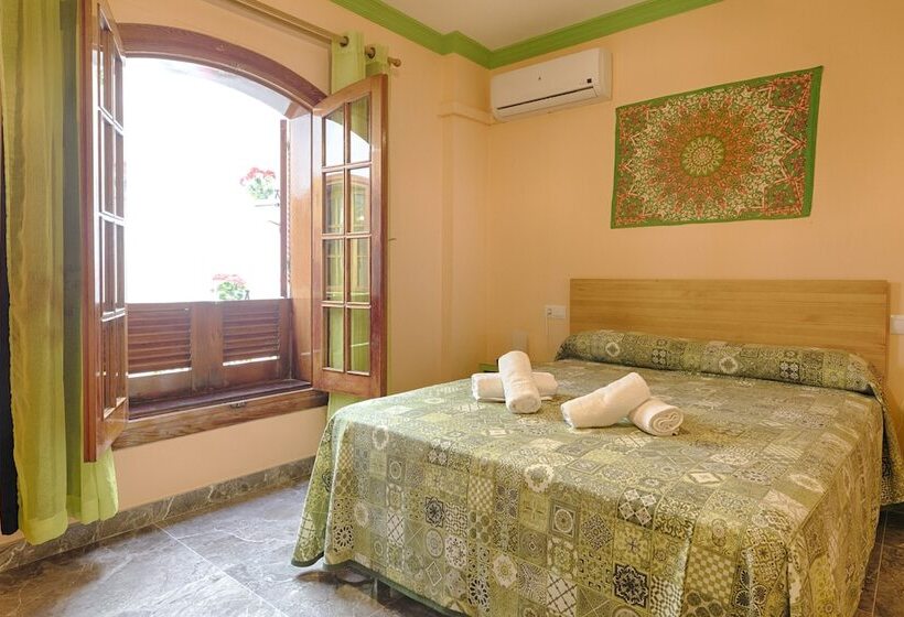 Charming Nerja Hostel