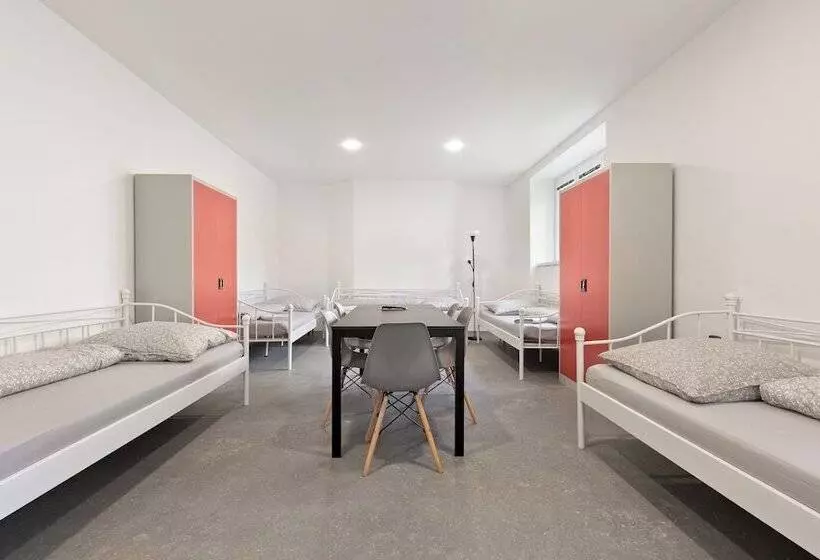 Hostel Na šalamouně