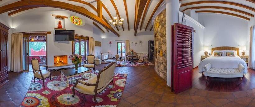 هتل Boutique Casa Colorada