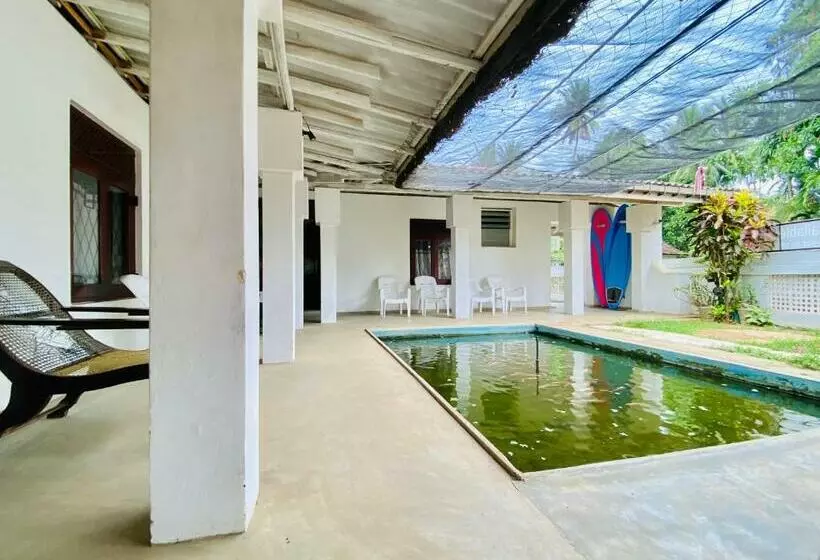 Hotelli Hiriketiya Orchid Villa