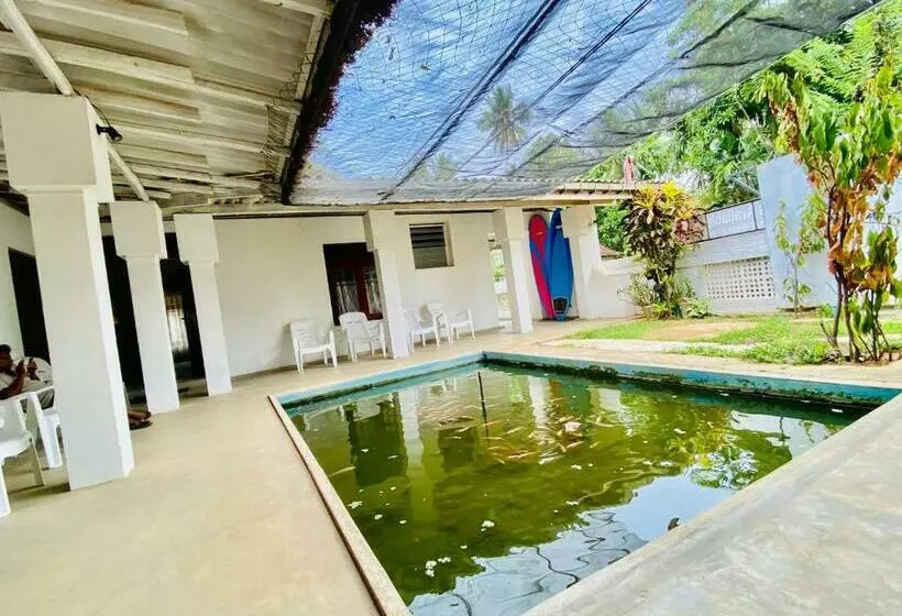 Hotelli Hiriketiya Orchid Villa