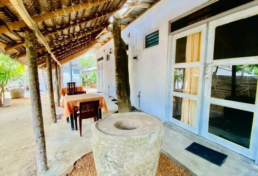 Hotelli Hiriketiya Orchid Villa