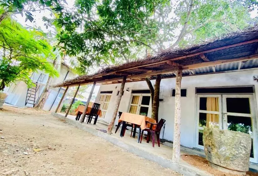 Hotelli Hiriketiya Orchid Villa
