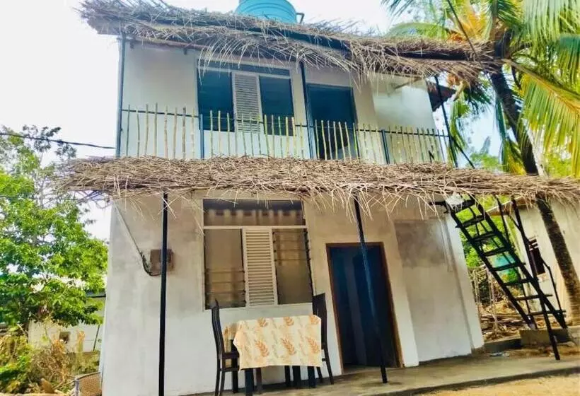 Hotelli Hiriketiya Orchid Villa